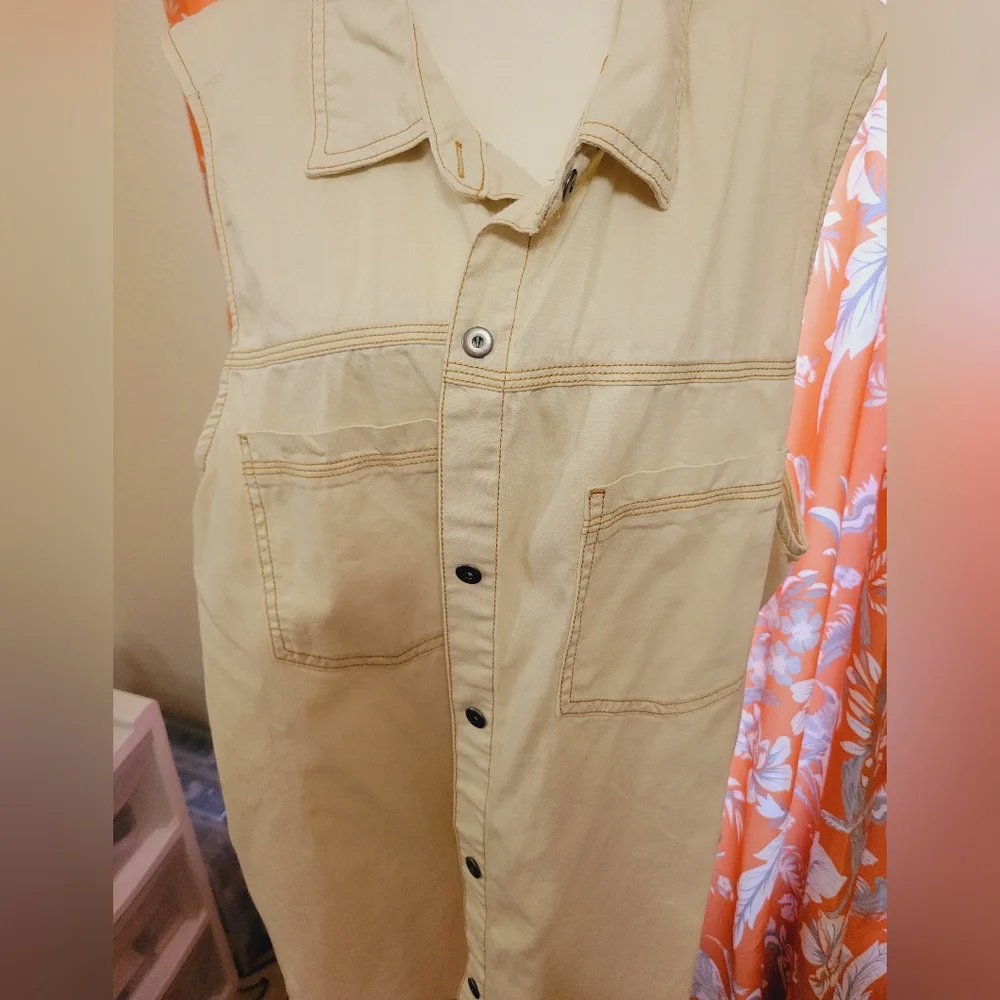 Women's Cream Sleeveless Jacket - Picture 3 of 6